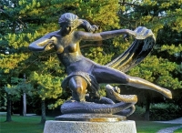 Эгле, королева ужей. Скульптура в Паланге, Литва