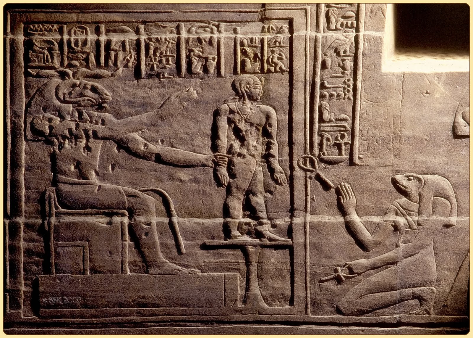 Египет люди боги. Древнеегипетская богиня Хекет. ХНУМ древний Египет. Бог Гончар ХНУМ. Бог ХНУМ В древнем Египте.