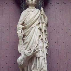 Святой Роман и Гаргуйль. Статуя фасада Руанского собора, XIX век. Скульптор Фулькони