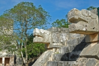 Платформа ягуаров и орлов в Чичен-Ица