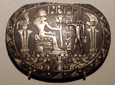 Изображение богини Тененет-Сехмет на ритуальном ожерелье