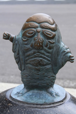 Хякумэ. Статуя в Сакаиминато, на улице Шигеру Мизуки