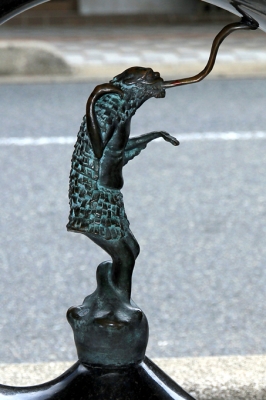 Тэндзёнамэ. Статуя в Сакаиминато, на улице Шигеру Мизуки