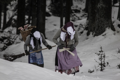 Традиционные костюмы Носатой Перхты в Раурисе, Австрия