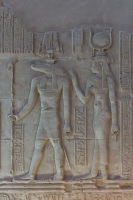 Бог Себек и богиня Хатхор. Фрагмент барельефа из Ком-Омбо