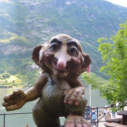 Тролль норвежский, добродушный (ресторанная статуя)