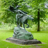 Валькирия на коне. Статуя Стефана Синдинга в парке Копенгагена