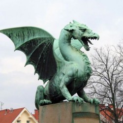 Дракон. Cкульптура в Любляне (Словения)