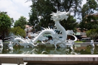Статуя дракона (фонтан) в Хошимине (бывший Сайгон)