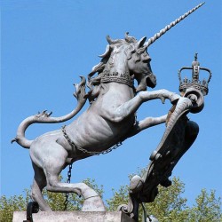 Единорог. Статуя у главного входа в Хэмптон-корт
