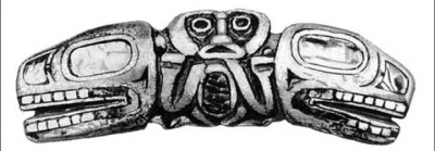 Сисиютль, морской двухголовый змей у индейцев квакиутль. Изделие из кости