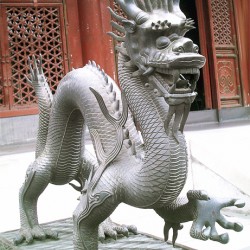 Статуя дракона из Запретного города