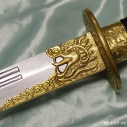 Яцзы — один из девяти сыновей дракона — в оформлении клинка меча