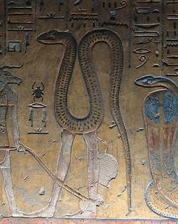Нехебкау на росписи стен гробницы фараона XX династии Сетнахта (около 1185-1182 годов до н.э.)