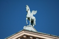 Статуя Пегаса на познаньском Большом театре
