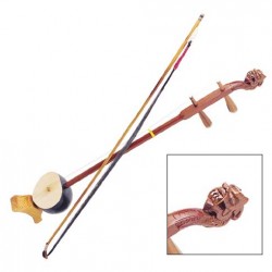 Голова Цюню на грифе струнного инструмента