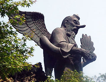Yamabushi Tengu. Статуя в Камакуре