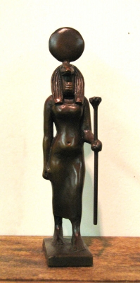 Современная фигурка богини Уто