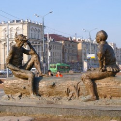 "Загадки Шурале". Памятник в Казани у театра Камала